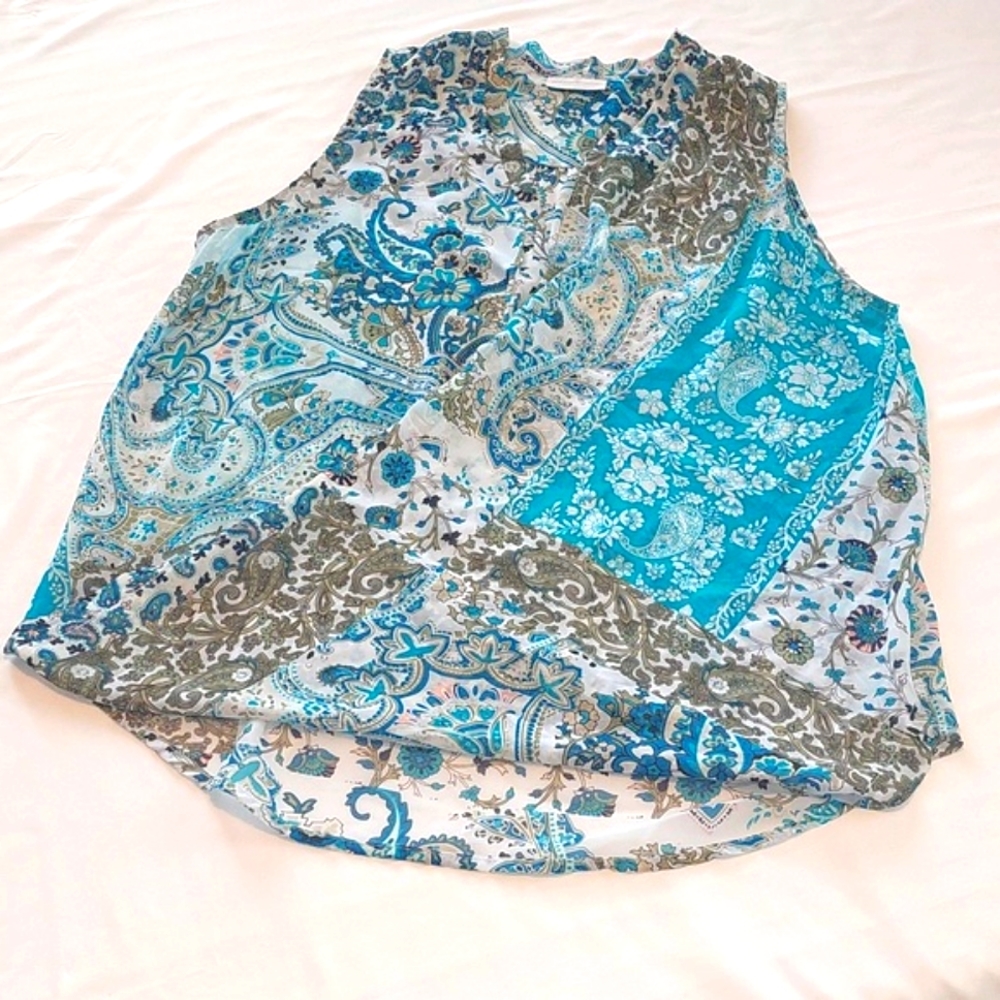 New York and Company. Blue and Tan Print Flowing Tank Top .Size Medium.